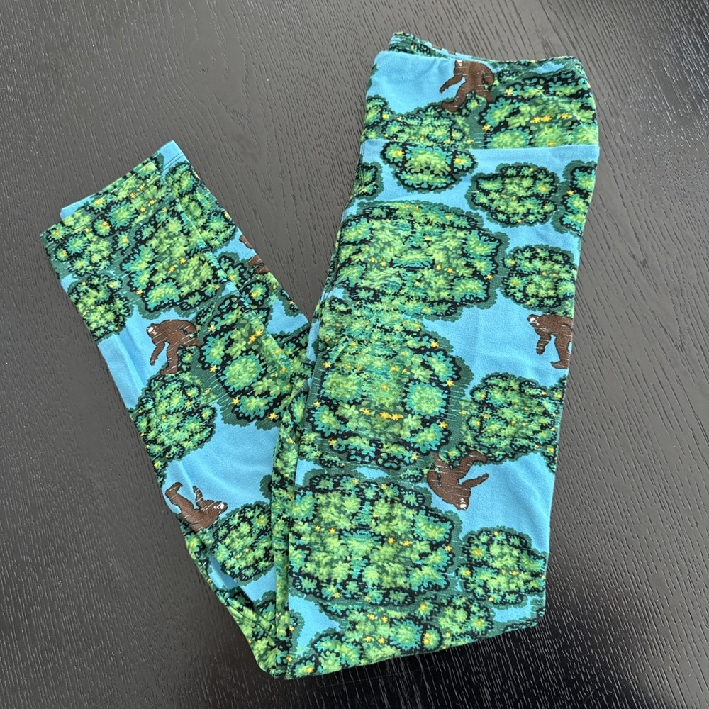 Lularoe Ones Size Yeti Legging Green‎ Brush With Peeking Yeti